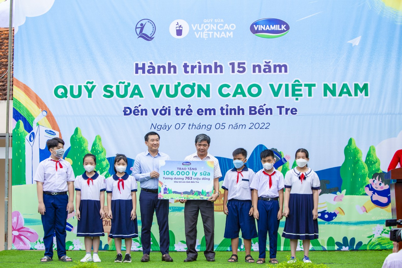 Hành trình năm thứ 15 của quỹ sữa vươn cao Việt Nam khởi động, mang sữa đến cho 21.000 trẻ em Hành trình năm thứ 15 của quỹ sữa vươn cao Việt Nam khởi động, mang sữa đến cho 21.000 trẻ em