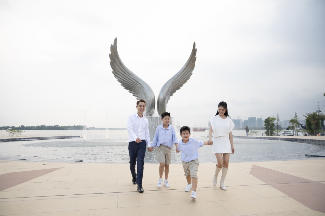 Đăng Khôi - Thủy Anh vỡ òa cảm xúc khi thưởng lãm không gian sống tại Aqua City Đăng Khôi - Thủy Anh vỡ òa cảm xúc khi thưởng lãm không gian sống tại Aqua City