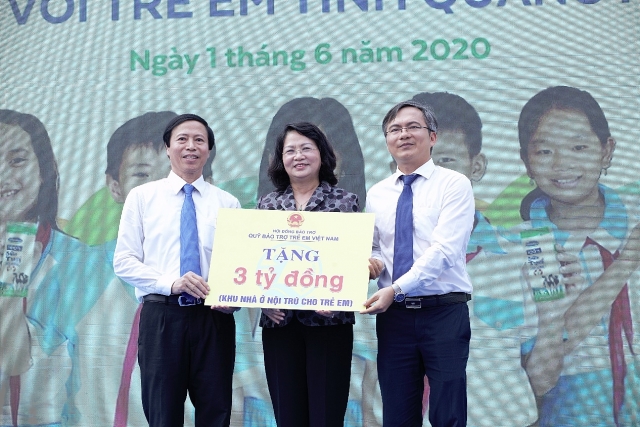 vinamink mang niem vui uong sua den voi tre em quang nam thong qua quy sua vuon cao viet nam va chuong trinh sua hoc duong