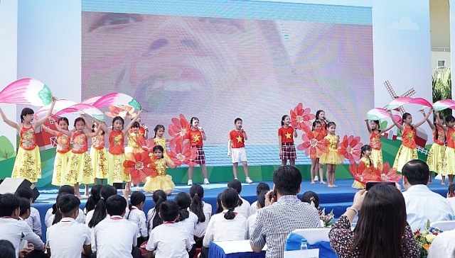 vinamink mang niem vui uong sua den voi tre em quang nam thong qua quy sua vuon cao viet nam va chuong trinh sua hoc duong