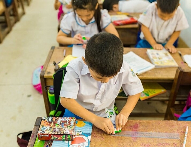 Giờ uống sữa học đường – Tiết học với nhiều điều thú vị gio uong sua hoc duong tiet hoc voi nhieu dieu thu vi