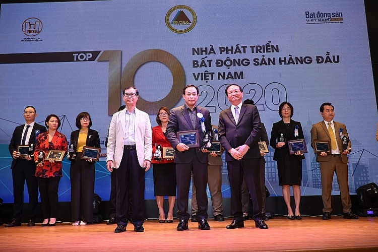 Tập đoàn Geleximco dành cú đúp giải thưởng trong Lễ Vinh danh thương hiệu BĐS dẫn đầu năm 2020 - 2021 Tập đoàn Geleximco dành cú đúp giải thưởng trong Lễ Vinh danh thương hiệu BĐS dẫn đầu năm 2020 - 2021
