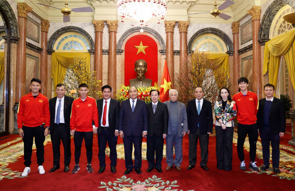 / Cũng vào tháng 02/2022, Golf Long Thành thưởng 3,6 tỷ đồng cho đội tuyển nam Quốc Gia sau chiến thắng 3-1 trước đội tuyển Trung Quốc tại vòng loại thứ 3 World Cup. / Cũng vào tháng 02/2022, Golf Long Thành thưởng 3,6 tỷ đồng cho đội tuyển nam Quốc Gia sau chiến thắng 3-1 trước đội tuyển Trung Quốc tại vòng loại thứ 3 World Cup.