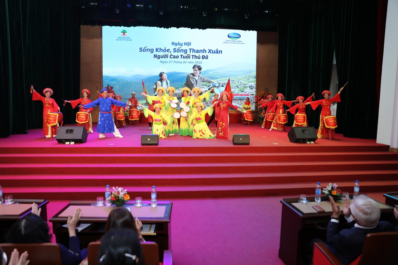 Vinamilk khởi động chuỗi ngày hội "Sống khỏe, sống thanh xuân" hướng đến người cao tuổi cả nước Vinamilk khởi động chuỗi ngày hội "Sống khỏe, sống thanh xuân" hướng đến người cao tuổi cả nước