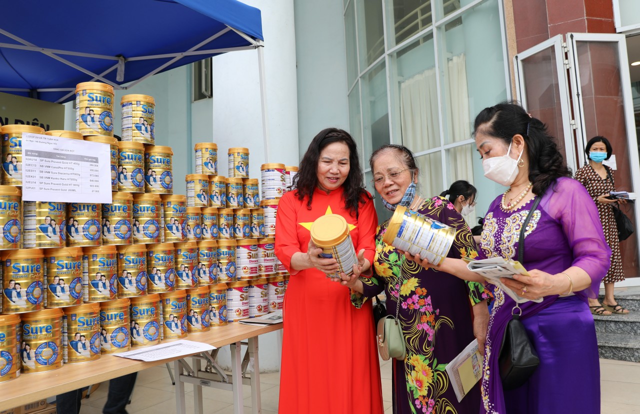 Vinamilk khởi động chuỗi ngày hội "Sống khỏe, sống thanh xuân" hướng đến người cao tuổi cả nước Vinamilk khởi động chuỗi ngày hội "Sống khỏe, sống thanh xuân" hướng đến người cao tuổi cả nước