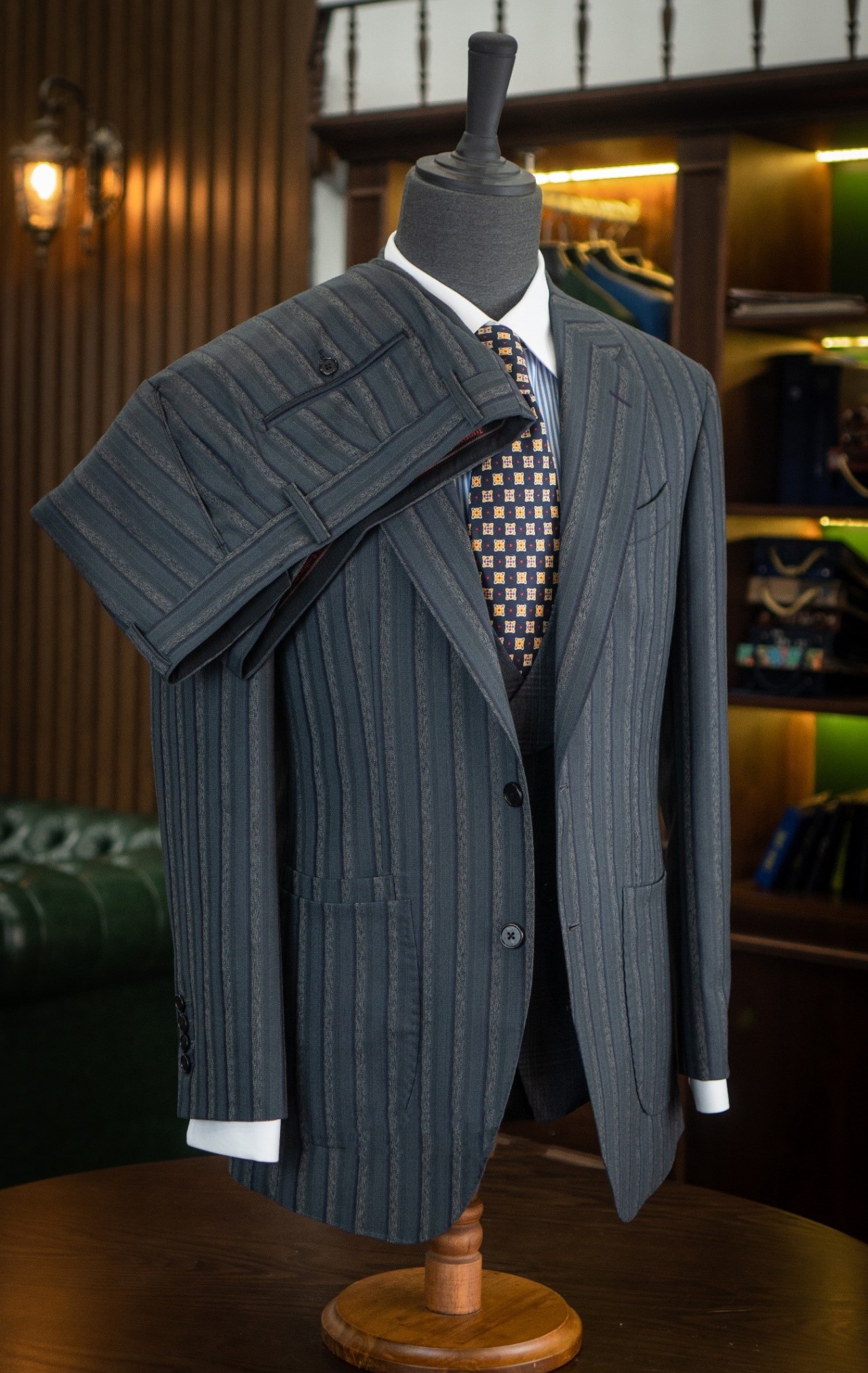 NTK Nguyễn Công Hoan chia sẻ những yếu tố khác biệt tại Juan's Tailor so với may đo truyền thống NTK Nguyễn Công Hoan chia sẻ những yếu tố khác biệt tại Juan's Tailor so với may đo truyền thống
