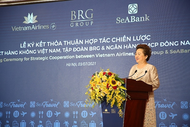 Bà Nguyễn Thị Nga, Chủ tịch Tập đoàn BRG, phát biểu tại lễ ký kết. Bà Nguyễn Thị Nga, Chủ tịch Tập đoàn BRG, phát biểu tại lễ ký kết.