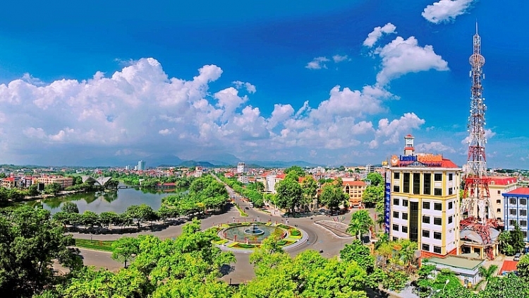 Hạ tầng đô thị Vĩnh Yên từng bước xây dựng đồng bộ và hiện đại. Hạ tầng đô thị Vĩnh Yên từng bước xây dựng đồng bộ và hiện đại.