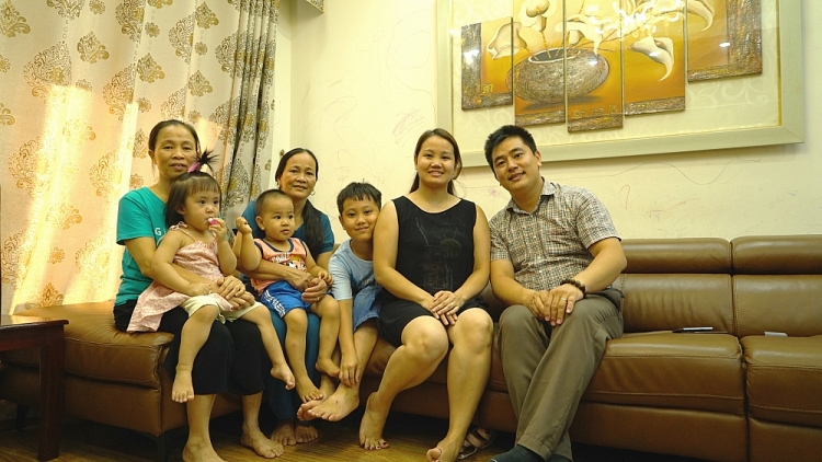 Gia đình hạnh phúc của chị Thu, anh Thùy với 5 thành viên và chuẩn bị đón thêm thành viên thứ 6. 2623nh 2 bai 4