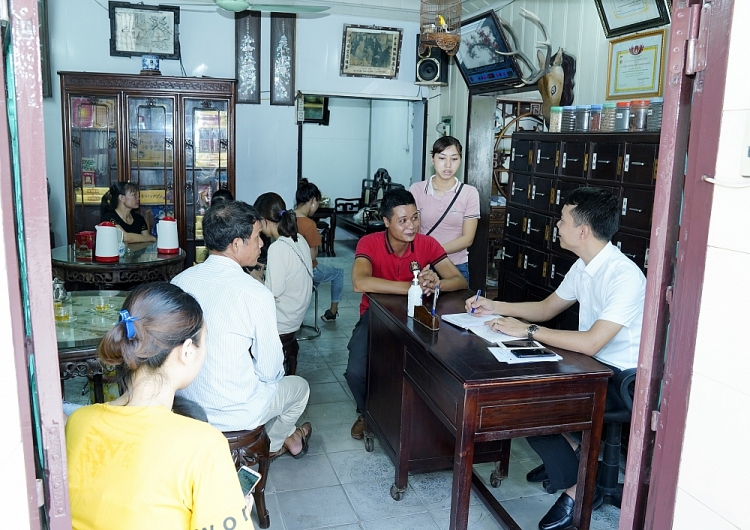 Mỗi năm, BS Trọng thăm khám chữa trị cho hàng nghìn bệnh nhân vô sinh hiếm muộn 2753nh 4 bai 4