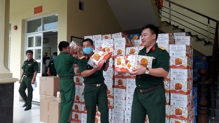 Các sản phẩm Trà Thanh Nhiệt Dr Thanh sẽ được các chiến sỹ phân bố ra khắp các tỉnh thành trong quân khu. 1016 3