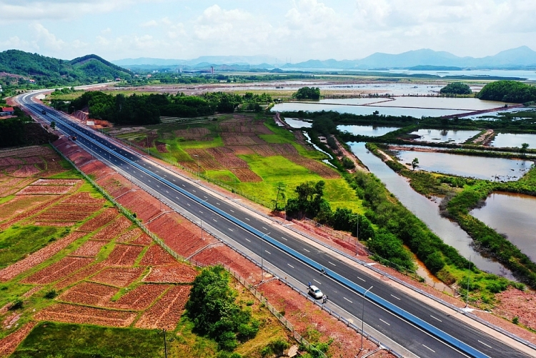 Những công trình hạ tầng hiện đại đưa Vân Đồn tới gần hơn với du khách trong và ngoài nước 1239 ceo5