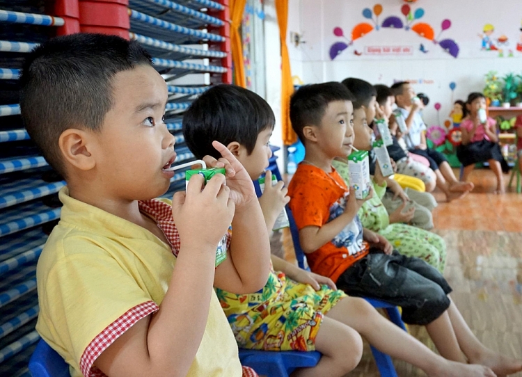 Bình Định tích cực với các công tác triển khai sữa học đường trong năm học mới Bình Định tích cực với các công tác triển khai sữa học đường trong năm học mới