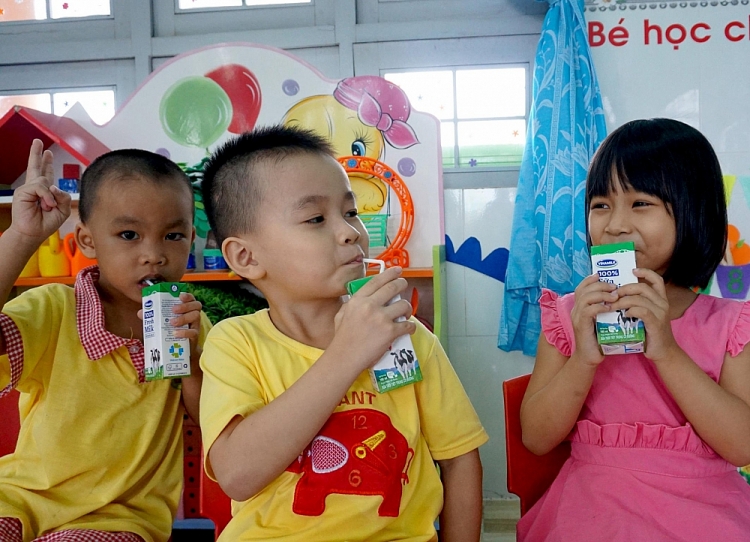 Bình Định tích cực với các công tác triển khai sữa học đường trong năm học mới Bình Định tích cực với các công tác triển khai sữa học đường trong năm học mới