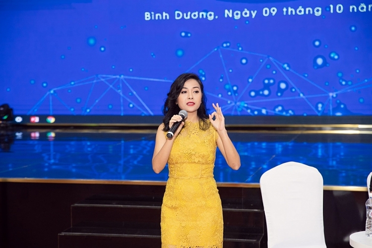 Phó Tổng Giám Đốc – Trần Uyên Phương trong buổi giao lưu cùng đoàn đại biểu lớp tập huấn chuyển giao Khoa học công nghệ khu vực Đông Nam Bộ năm 2020 Phó Tổng Giám Đốc – Trần Uyên Phương trong buổi giao lưu cùng đoàn đại biểu lớp tập huấn chuyển giao Khoa học công nghệ khu vực Đông Nam Bộ năm 2020