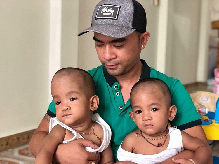 Anh Khanh kết nối 185 triệu hỗ trợ bé Hoàng An mổ não úng thủy tại Singapore Anh Khanh kết nối 185 triệu hỗ trợ bé Hoàng An mổ não úng thủy tại Singapore