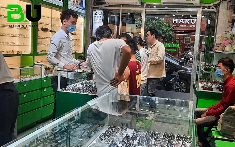 Tìm hiểu chi tiết về kính đổi màu Essilor Crizal Transition chiết xuất 1.50 Tìm hiểu chi tiết về kính đổi màu Essilor Crizal Transition chiết xuất 1.50