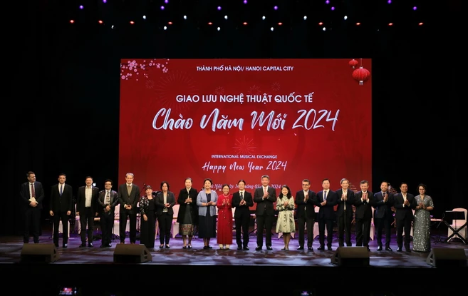 加强越南人民与世界各国人民的友谊 加强越南人民与世界各国人民的友谊
