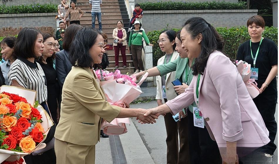 谅山省妇联代表团对中国广西省进行工作访问 谅山省妇联代表团对中国广西省进行工作访问