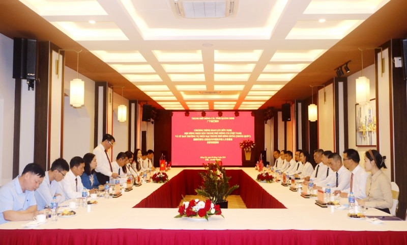 越中边境友好交流活动和会谈精彩纷呈