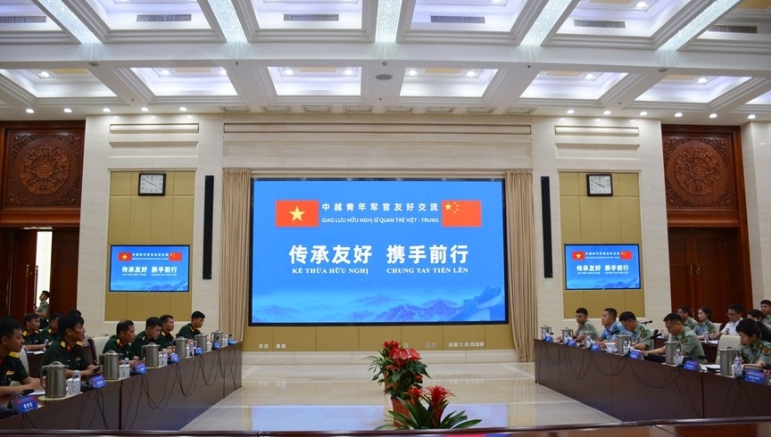 越中青年军官举行座谈会 越中青年军官举行座谈会