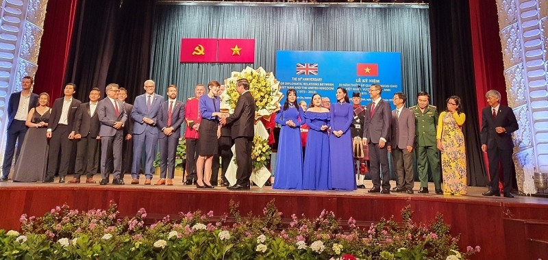 人民是越英关系的重要桥梁 人民是越英关系的重要桥梁