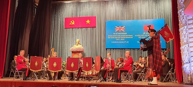 人民是越英关系的重要桥梁 人民是越英关系的重要桥梁