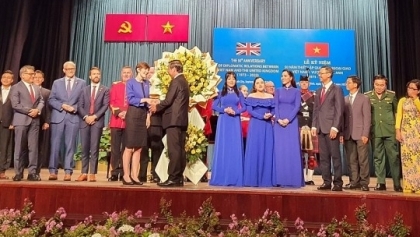 人民是越英关系的重要桥梁