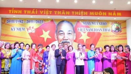 回顾“在厨房角落以及地下室学习”越南语的纪念