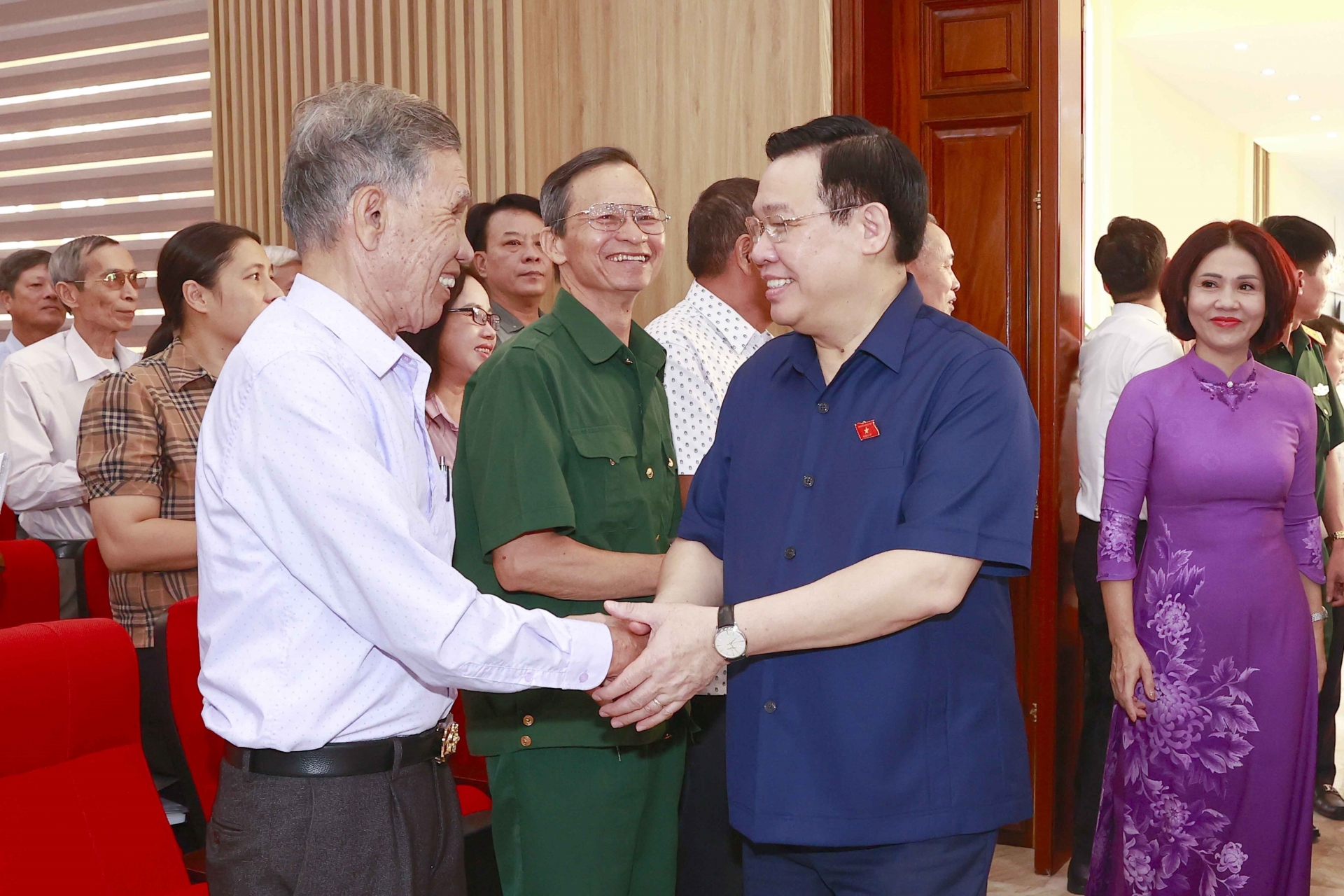 胡志明主席关于人民代表的作用和资格的看法 胡志明主席关于人民代表的作用和资格的看法