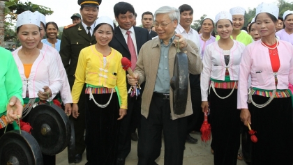 新形势下巩固和进一步加强党同人民的密切关系