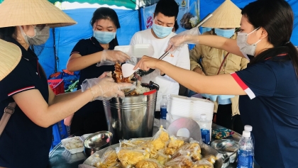芹苴市“温馨厨房”模式与抗疫同行