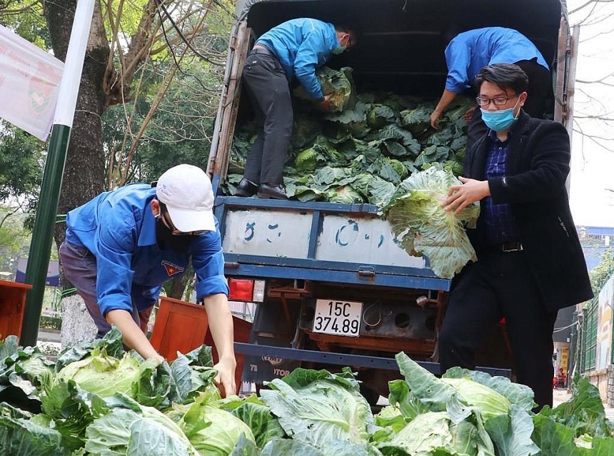 疫情期间:胡志明市及时更新将食品送进居民区的措施 疫情期间:胡志明市及时更新将食品送进居民区的措施