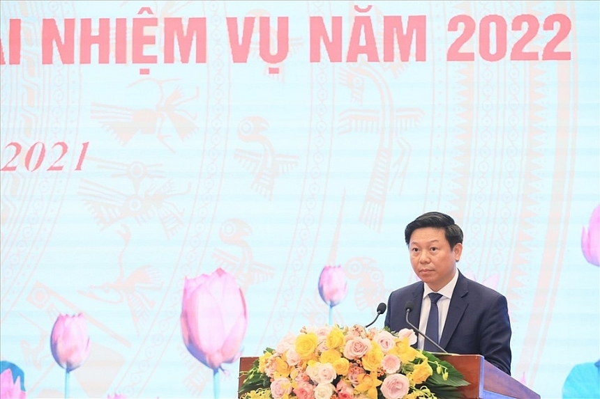 越共中央宣教部副部长陈清林在会议上(图:劳动报) 越共中央宣教部副部长陈清林在会议上(图:劳动报)