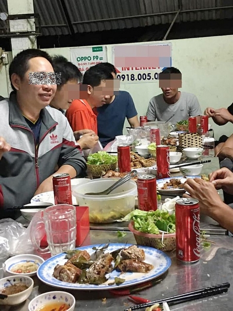 Bất ngờ, nhiều đàn ông rủ nhau uống nước lọc, coca trong các bữa tiệc bat ngo nhieu dan ong ru nhau uong nuoc loc coca trong cac bua tiec