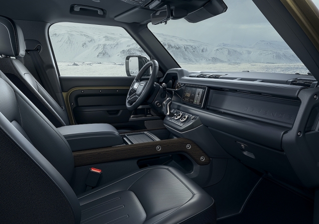 xe dia hinh defender moi cua jaguar land rover co gia ban tu 37 ty dong