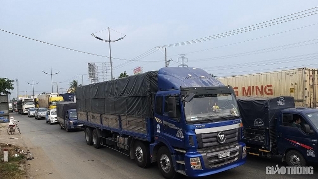 Đường xá, bến xe kẹt cứng vì dòng người về quê đón Tết duong xa ben xe ket cung nguoi dan met moi ve que don tet