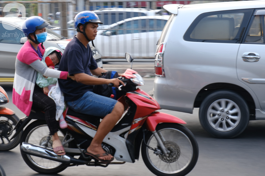 Đường xá, bến xe kẹt cứng vì dòng người về quê đón Tết duong xa ben xe ket cung nguoi dan met moi ve que don tet