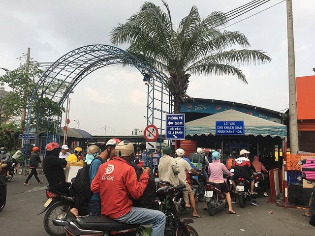 Đường xá, bến xe kẹt cứng vì dòng người về quê đón Tết duong xa ben xe ket cung nguoi dan met moi ve que don tet