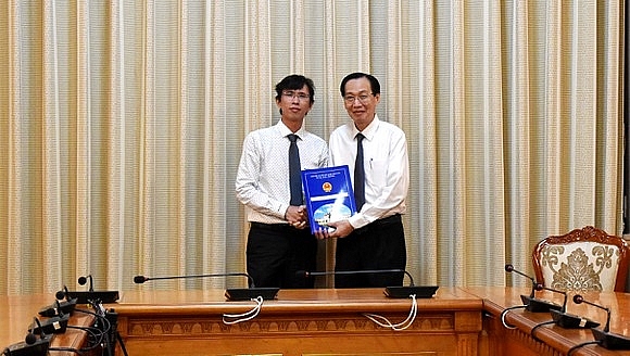 Tin nhân sự, lãnh đạo mới tại TP.HCM và Hà Tĩnh tin nhan su lanh dao moi tai tphcm va ha tinh