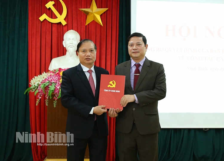Ông Lê Văn Kiên nhận quyết định điều động, bổ nhiệm Ông Lê Văn Kiên nhận quyết định điều động, bổ nhiệm