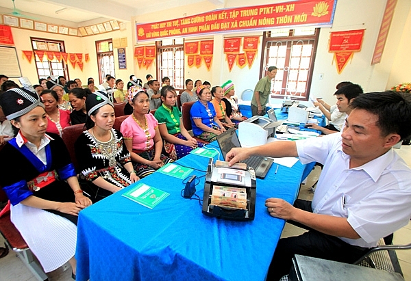 Các hộ mới thoát nghèo sẽ tiếp tục được vay vốn chính sách (Ảnh: NHCSXH) Các hộ mới thoát nghèo sẽ tiếp tục được vay vốn chính sách (Ảnh: NHCSXH)