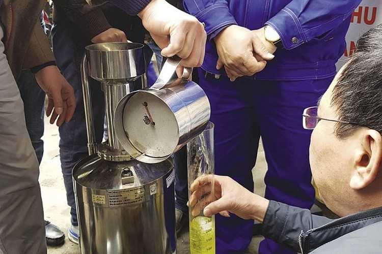 Phạt tối đa 60 triệu đồng khi pha chế xăng dầu nhưng không đăng ký cơ sở pha chế Phạt tối đa 60 triệu đồng khi pha chế xăng dầu nhưng không đăng ký cơ sở pha chế