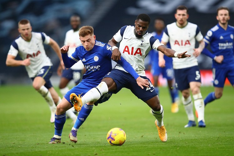 Cả Leicester (xanh) và Tottenham đều thi đấu không tốt ở mùa giải năm nay Cả Leicester (xanh) và Tottenham đều thi đấu không tốt ở mùa giải năm nay