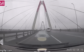 video o to dang di bat ngo no lop chao dao tren cao toc ha noi hai phong