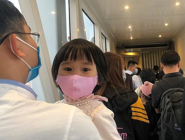 Dịch virus corona: Người lớn dễ nhiễm bệnh hơn trẻ em, nam nhiễm nhiều hơn nữ? dich virus corona nguoi lon de nhiem benh hon tre em nam nhiem nhieu hon nu