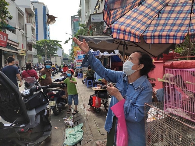 Đi chùa giữa dịch virus corona: Hà Nội vắng vẻ, TP.HCM vẫn nhộn nhịp di chua giua dich virus corona ha noi vang ve tphcm van nhon nhip