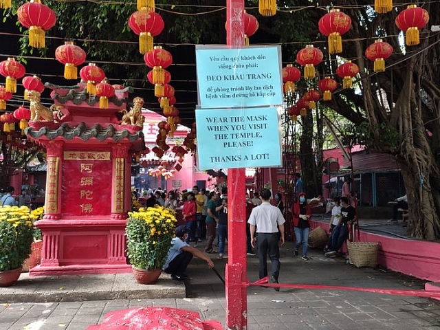 Đi chùa giữa dịch virus corona: Hà Nội vắng vẻ, TP.HCM vẫn nhộn nhịp di chua giua dich virus corona ha noi vang ve tphcm van nhon nhip