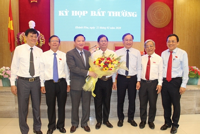 Ông Nguyễn Tấn Tuân được bầu giữ chức Chủ tịch tỉnh Khánh Hoà ong nguyen tan tuan duoc bau giu chuc chu tich tinh khanh hoa