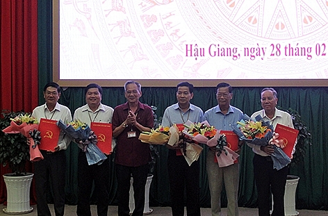 Điều động, bổ nhiệm nhân sự mới tại Yên Bái và Hậu Giang dieu dong bo nhiem nhan su moi tai yen bai va hau giang